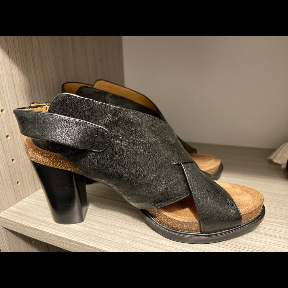 Sofft sandals size 10